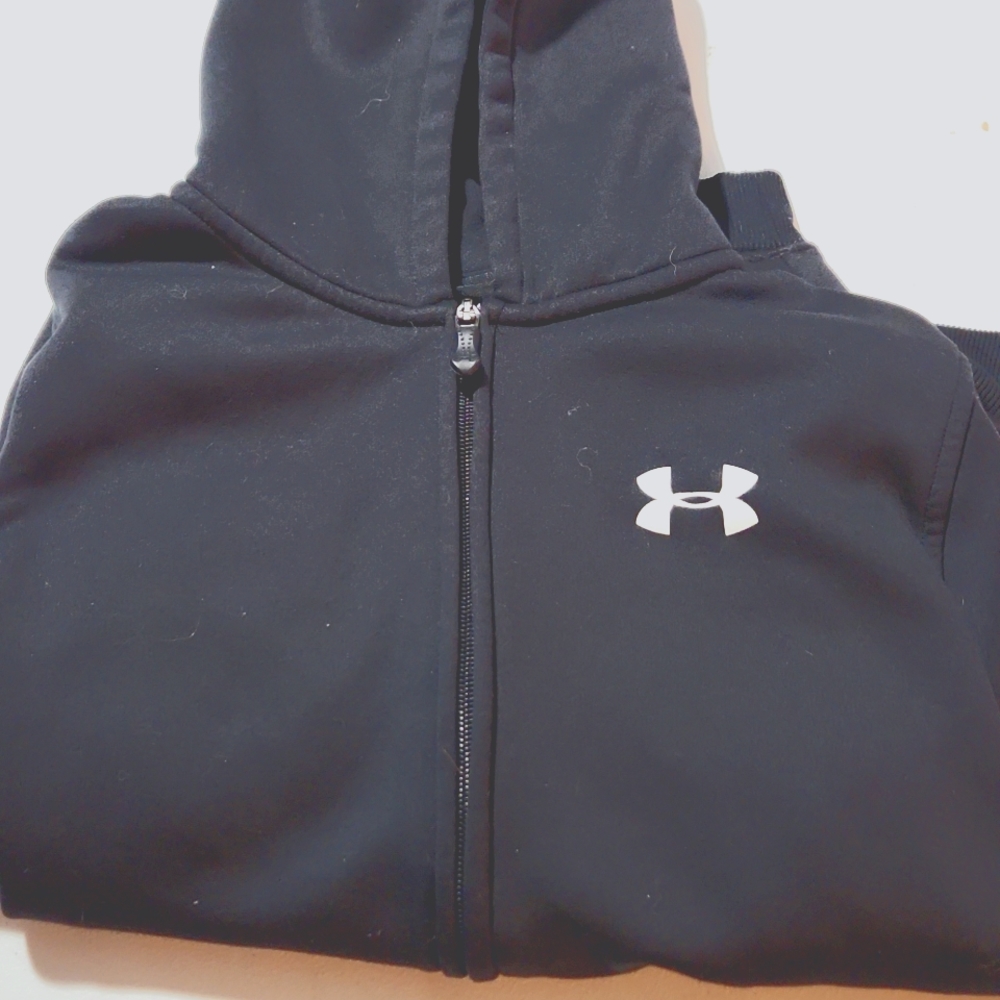 Under Armour youth medium black sweatshirt